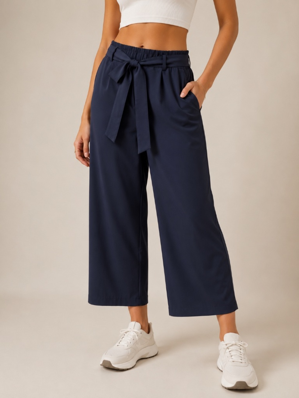 Lululemon Noir high rise cropped navy pants, women’s 6